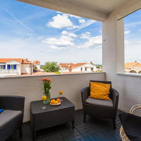 Apartment In Mit Balkon Und Ausblick Porec