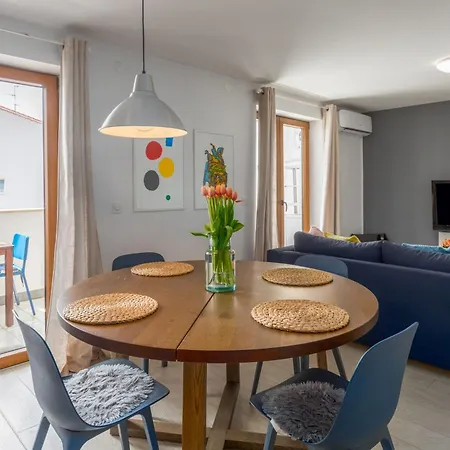 Apartment In Mit Balkon Und Ausblick