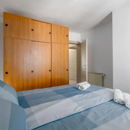 Apartment In Mit Balkon Und Ausblick