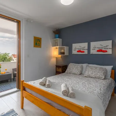 In Mit Balkon Und Ausblick * Πόρετς