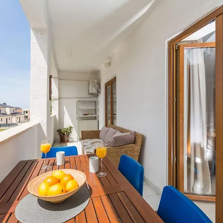 Διαμέρισμα In Mit Balkon Und Ausblick