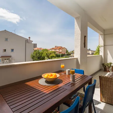 In Mit Balkon Und Ausblick * Πόρετς